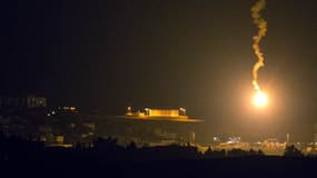 Un signal lumineux lancé par Israël à la frontière avec Gaza, le 7 juillet 2014.