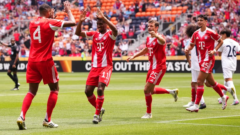 Kingsley Coman fêtent l'ouverture du score du Bayern Munich avec ses coéquipiers lors de la première journée de la Coupe du monde des clubs, 15 juin 2025