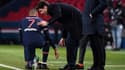 Mauricio Pochettino en discussion avec Kylian Mbappé