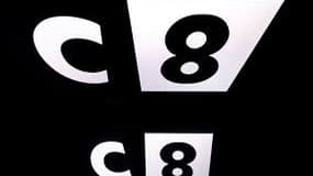 Le logo de C8