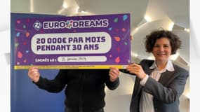 Le gagnant de l'EuroDreams, habitant des Côtes d'Armor et Isabelle Cesari, Responsable accompagnement et expérience gagnants de FDJ. 