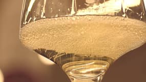 Clairette de Die, crémant, Vouvray… ces alternatives au champagne: "Dans la bouche ça pétille moins dur"