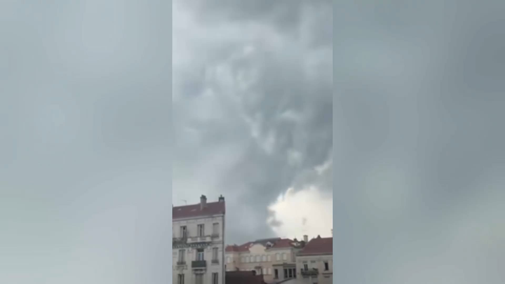 Tornade dans la Loire, 141.500 éclairs... Les images de la France encore balayée par de violents orages