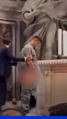 Un homme a uriné sur le célèbre autel de la basilique Saint-Pierre du Vatican