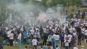 Les supporters marseillais attendant aux abords du Groupama Stadium