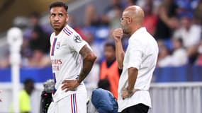 Peter Bosz avec Corentin Tolisso lors de OL-Ajaccio, le 5 août 2022
