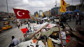 Les occupants du parc Gezi à Istanbul poursuivent leur mouvement en dépit de l'appel lancé par le président turc Abdullah Gül et de l'engagement du Premier ministre Recep Tayyip Erdogan à soumettre à référendum le projet controversé d'aménagement de la pl