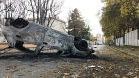 Plusieurs véhicules ont été incendiés devant un lycée de Saint-Ouen.