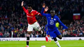 N'Golo Kanté avec Chelsea face à Anthony Elanga, le 28 avril 2022