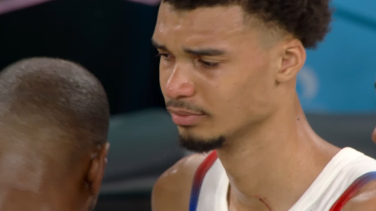 Les pleurs de Victor Wembanyama après la finale de basket entre la France et les Etats-Unis, JO de Paris 2024, 10 août 2024