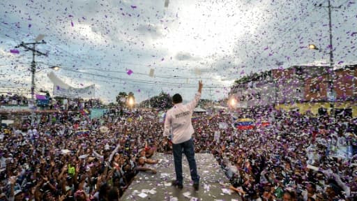 Le candidat à l'élection présidentielle du Venezuela et pasteur évangélique Javier Bertucci, en meeting à Valencia, le 16 mai 2018 Le candidat à l'élection présidentielle du Venezuela et pasteur évangélique Javier Bertucci, en meeting à Valencia, le 16 mai 2018