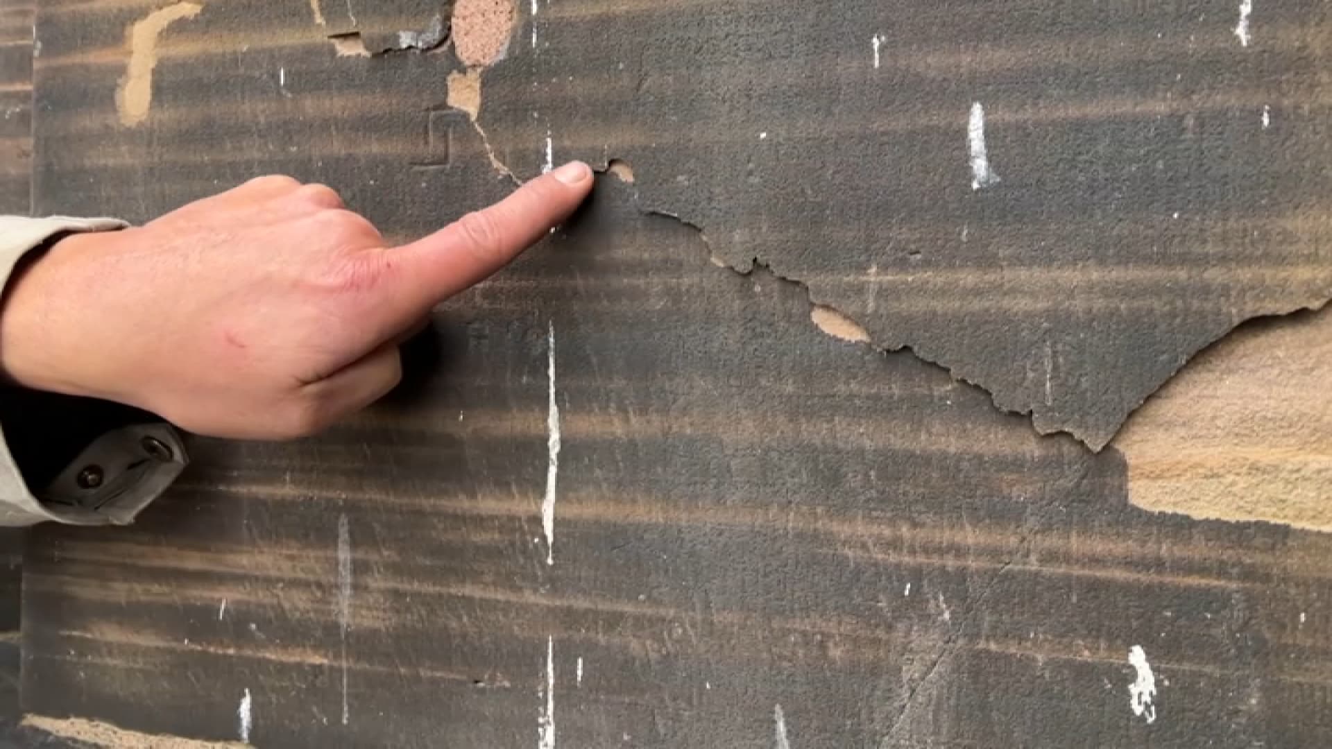 Une fissure à la cathédrale de Strasbourg en avril 2024.