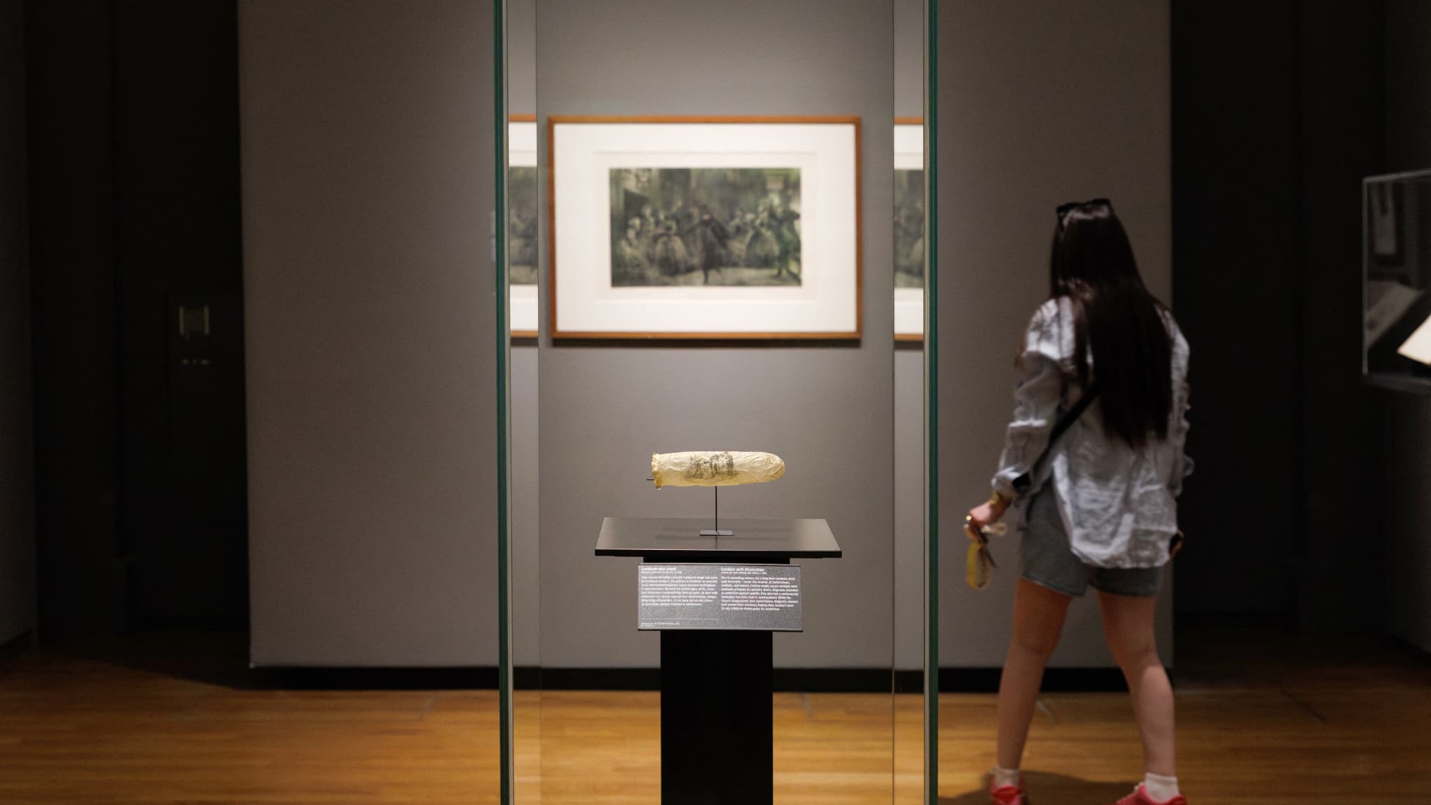 The condom dating from around 1830 has been exhibited since Tuesday, June 3 at the Rijksmuseum in Amsterdam.
The condom dating from around 1830 has been exhibited since Tuesday, June 3 at the Rijksmuseum in Amsterdam.