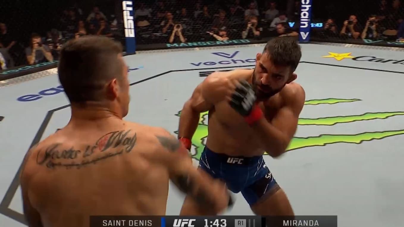 Benoit St Denis face à Gabriel Miranda lors de l'UFC Paris le 3 septembre 2022