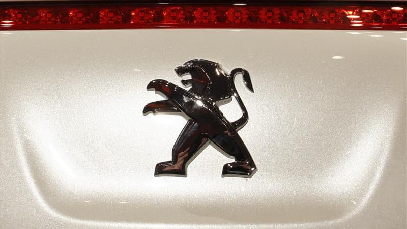 PSA Peugeot Citroën s'est déclaré jeudi déterminé à ne pas fermer l'usine de Sevelnord (Nord), pour laquelle il cherche des partenaires afin d'y lancer de nouveaux modèles, a déclaré le ministre de l'Industrie Eric Besson à l'issue d'une table ronde sur l