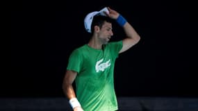 Novak Djokovic lors d'un entraînement en Australie le 13 janvier 2022