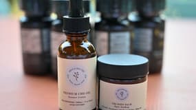 Des produits contenant du CBD photographiés à Hong Kong le 30 janvier 2023.