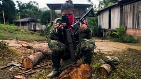 Un membre de "Omar Gomez", rattaché à l'ELN (Armée nationale de libération) en Colombie, le 20 novembre 2017 (Image d'illustration)
