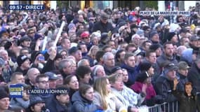 Hommage à Johnny Hallyday : une foule immense réunie à la place de la Madeleine à Paris