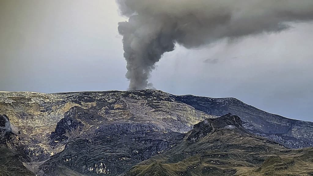 Il vulcano Nevado del Ruiz continua a oscillare, aumenta il rischio di una “grande eruzione”.