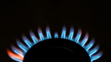 Les prix du gaz pour les particuliers pourraient connaître à partir de cet été trois hausses successives, tandis que le tarif de l'électricité devrait augmenter d'environ 2%, rapporte vendredi le Parisien. /Photo d'archives/REUTERS/Stephen Hird