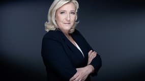 Marine Le Pen pose le 20 octobre 2021 à Paris