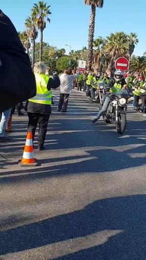 Manifestation de motards en gilets jaunes à Hyères ce samedi 8 décembre - Témoins BFMTV
