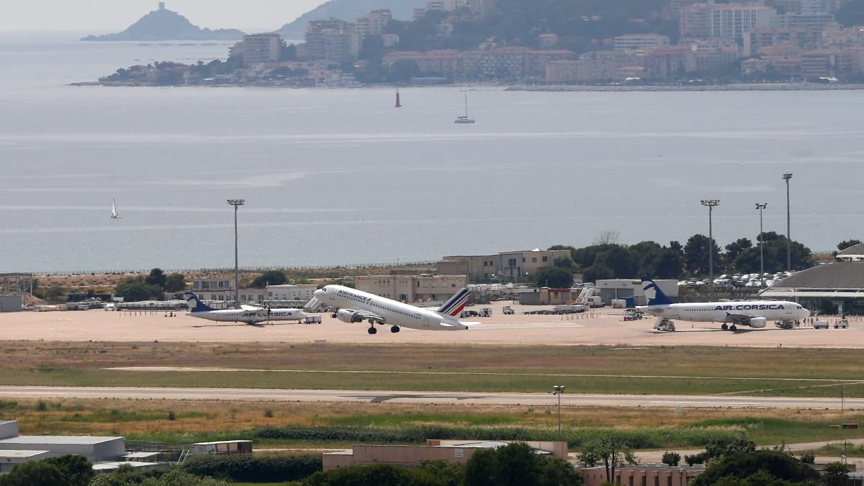 UN AVION PATIENTE UNE HEURE AU-DESSUS DE L'AÉROPORT D'AJACCIO, LE CONTRÔLEUR AÉRIEN S'ÉTAIT ENDORMI