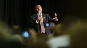 Le Républicain Ben Carson talonne Donald Trump dans les sondages.