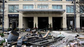 Un aquarium cylindrique à l'intérieur d'un hôtel berlinois a explosé au petit matin du 16 décembre 2022