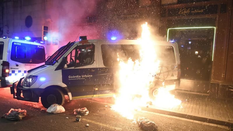 Barcelone, le 27 février 2021, en proie à des débordements lors d'une manifestation contre l'arrestation du rappeur Pablo Hasel.