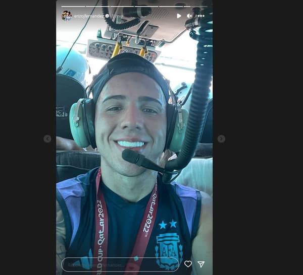 Enzo Fernandez à bord d'un hélicoptère à Buenos Aires
