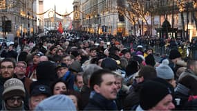 Les fans de Johnny Hallyday se rassemble à Paris.