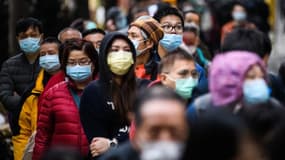 Port du masque dans les rues de Hong Kong