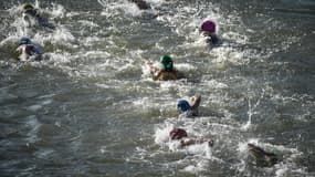 L'épreuve mixte de triathlon aux Jeux olympiques de Paris, le 5 août 2024