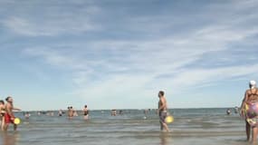 Assoiffés de soleil, les vacanciers se ruent vers le sud de la France.