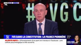 "J'ai vu surgir une adolescente en pleurs": Claude Malhuret, sénateur LIRT et médecin, évoque la jeune fille à laquelle il a pensé lors du vote pour l'inscription de l'IVG dans la Constitution