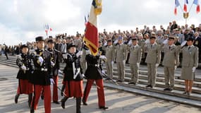 Plusieurs historiens jugent que la cérémonie devrait être plus tournée vers l'Europe, et moins vers la victoire militaire.