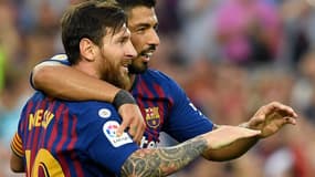 Messi et Suarez, deux des attaquants du FC Barcelone. 