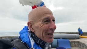 Mario Gervasi, parachutiste sur la terrasse du Mont Saint-Michel le jeudi 8 mai 2025 pour les 80 ans la fin de la seconde guerre mondiale en Europe