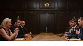 Marine Le Pen reçue par le président de la Douma, Sergueï Narychkine, un proche de Vladimir Poutine, en juin 2013.