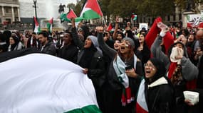 Des personnes participent à une "Marche pour la Palestine", à Londres, le 21 octobre 2023, pour "exiger la fin de la guerre contre Gaza".