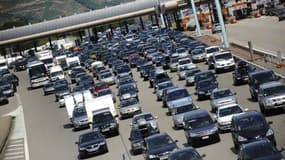 Trafic sur l'autoroute A7 à la barrière de péage de Vienne, le 11 juillet 2009. Photo d'illustration