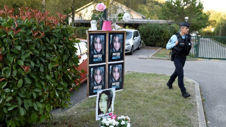 Des photos et des fleurs près du lieu où Maëlys a été enlevée en août 2017 à Pon-de-Beauvoisin
