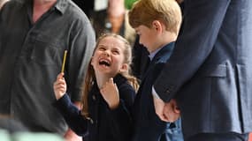 La princesse Charlotte avec son frère George, et leurs parents Kate et William à Cardiff, le 4 juin 2022.