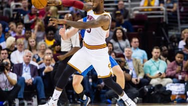 Le salaire de LeBron James, la star des Cleveland Cavaliers, s'élève à 30 millions de dollars annuels environ.