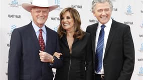 Larry Hagman, Linda Gray et Patrick Duffy, qui incarnent J.R., Sue Ellen et Bobby dans la série Dallas. Le premier épisode de la série Dallas nouvelle génération a été suivi mercredi soir par près de 7 millions de téléspectateurs, soit un record pour une