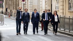Plusieurs cadres du Parti socialiste, dont Olivier Faure, le 17 septembre 2025 à Matignon 