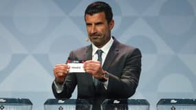 Luis Figo lors d'un tirage au sort, à Amsterdam le 3 mars 2020