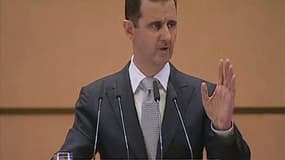Dans un discours prononcé à l'université de Damas et retransmis à la télévision d'Etat, le président Bachar al Assad a imputé mardi les dix mois de manifestations antigouvernementales qui secouent la Syrie à un "complot de l'étranger" et a promis de frapp